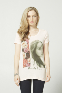 Girl-and-roses-tee20140815-23634-qk4rn4-0