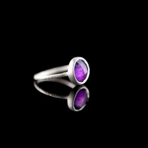 Rainbow Stud in Amethyst